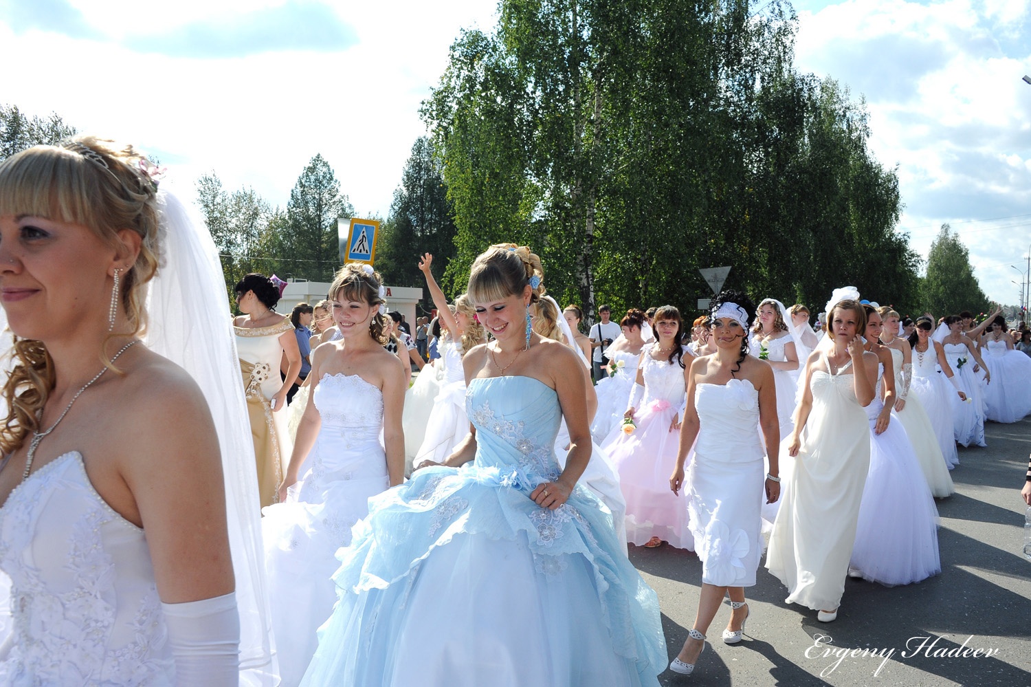 Нижняя салда ру. Парад невест верхняя Салда. Парад невест 2008 Москва II бухта радости. Грешники верхней салды. Типичная Салда.