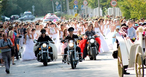 Парад невест в Верхней Салде 2013. Часть II (89 фотографий + 2 видео)