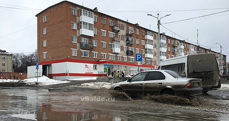 Как справляется ливнёвка на площади Быкова в Нижней Салде с весенними водами?