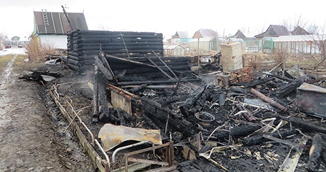 Пожар в коллективном саду в Верхней Салде уничтожил 4 садовых дома