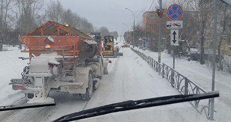 В Верхней Салде за сутки убрали более 150 тонн снега с городских улиц