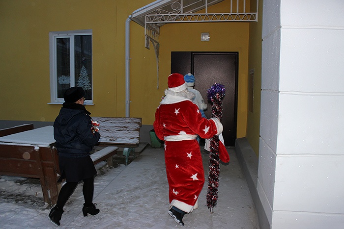 Салдинские стражи правопорядка приняли участие в акции «Полицейский Дед Мороз»