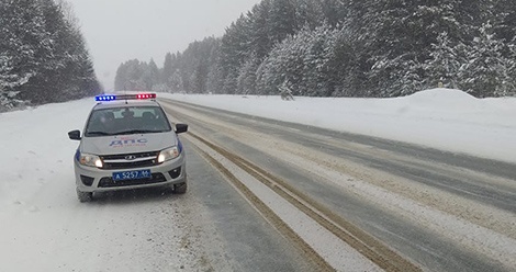 Госавтоинспекция призывает салдинских водителей быть внимательными на зимней дороге