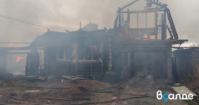 В Нижней Салде сгорели два дома в частном секторе. Один человек погиб