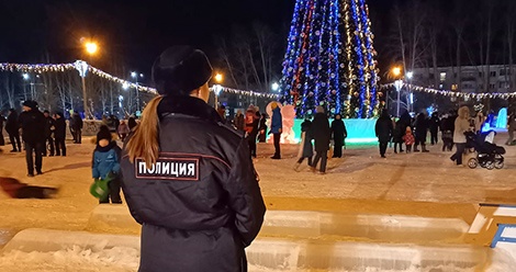 В новогодние праздники салдинские полицейские несут службу в усиленном режиме