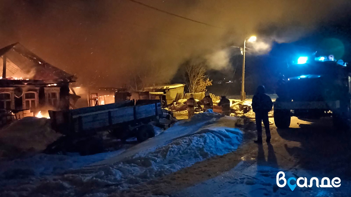 В Нижней Салде сгорел дом в частном секторе » вСалде | Верхняя Салда и  Нижняя Салда