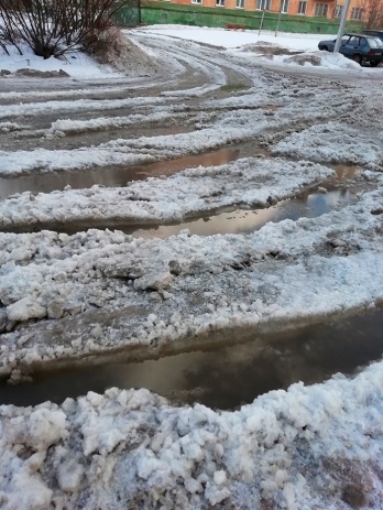 Кто быстрее очистит салдинские улицы от снега — дорожники или весна?