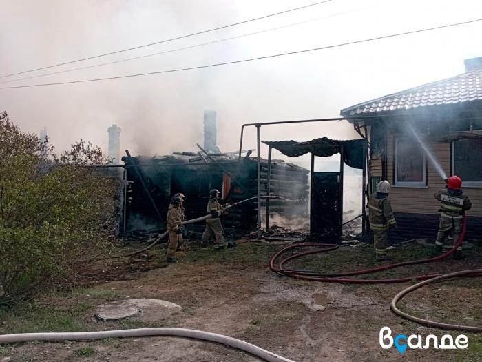 Крупный пожар произошёл в частном секторе Нижней Салды