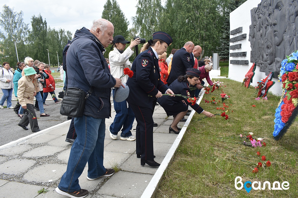 Салдинцы почтили подвиг земляков в День памяти и скорби » вСалде | Верхняя  Салда и Нижняя Салда