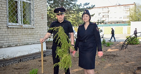 Салдинские полицейские приняли участие в акции «Сад памяти»