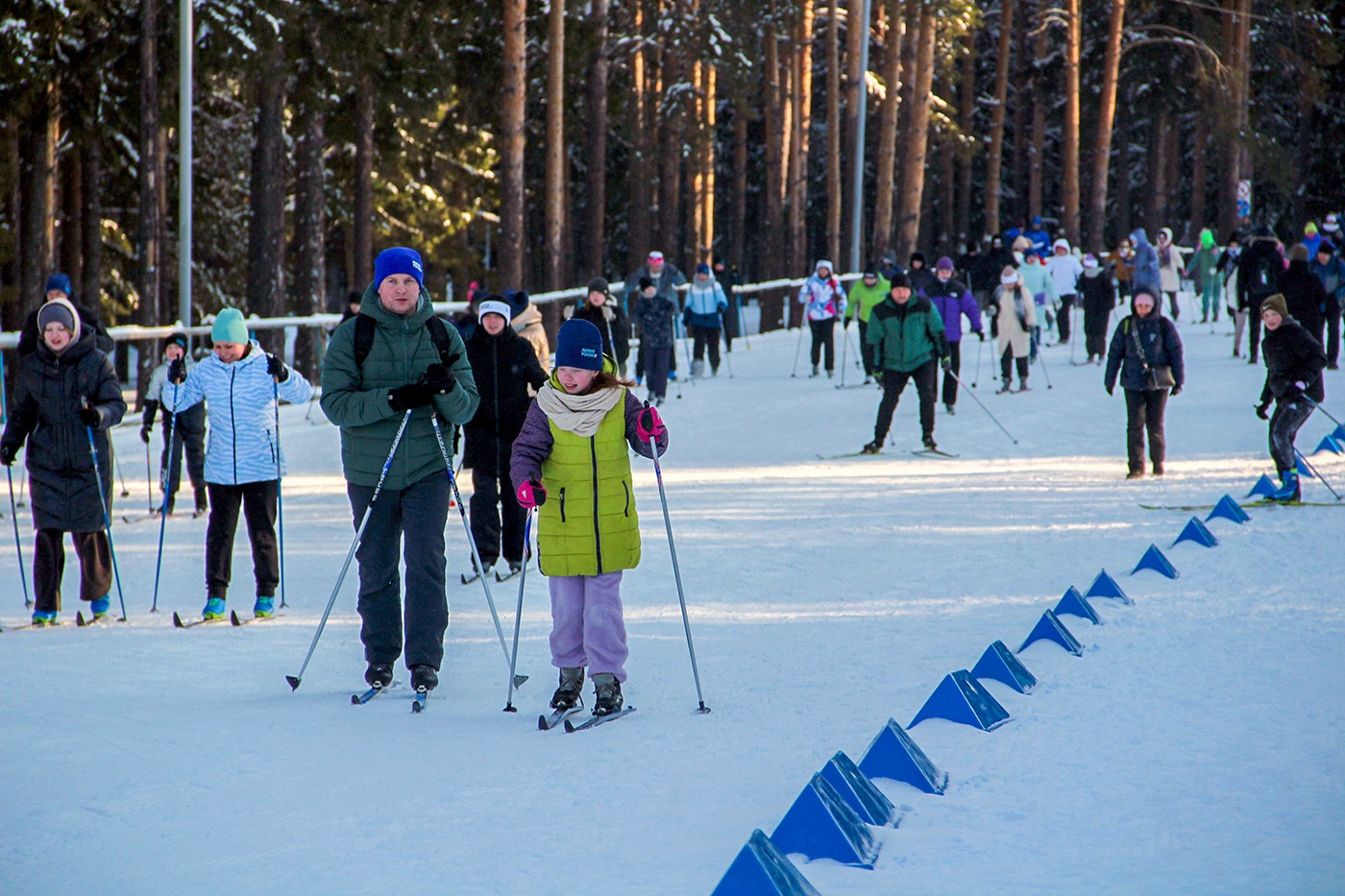 Более 400 салдинцев вышли на старт «Лыжни России-2024» на Мельничной