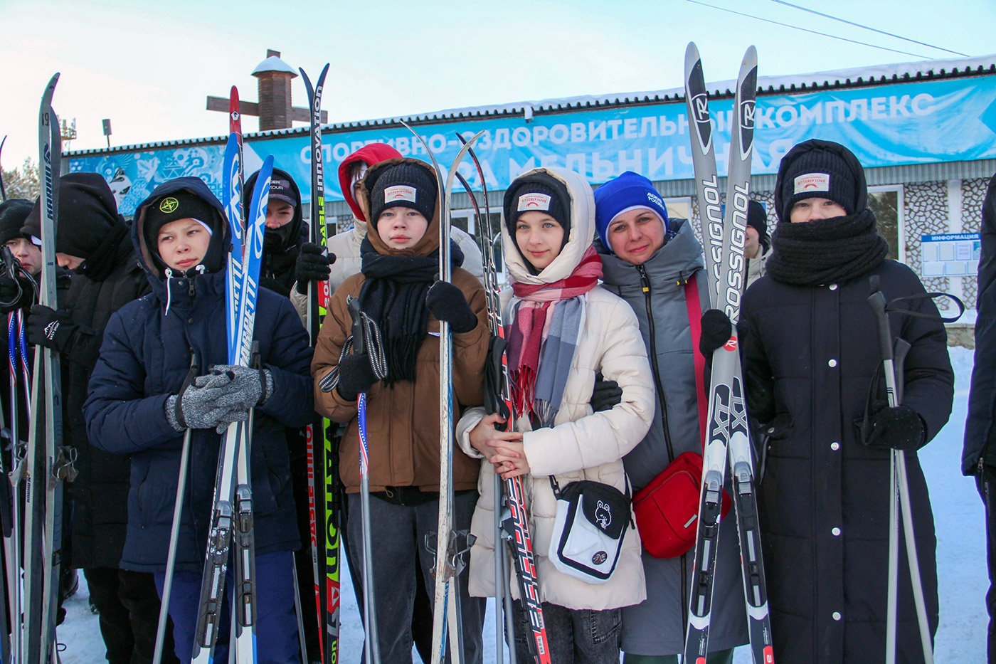 Более 400 салдинцев вышли на старт «Лыжни России-2024» на Мельничной