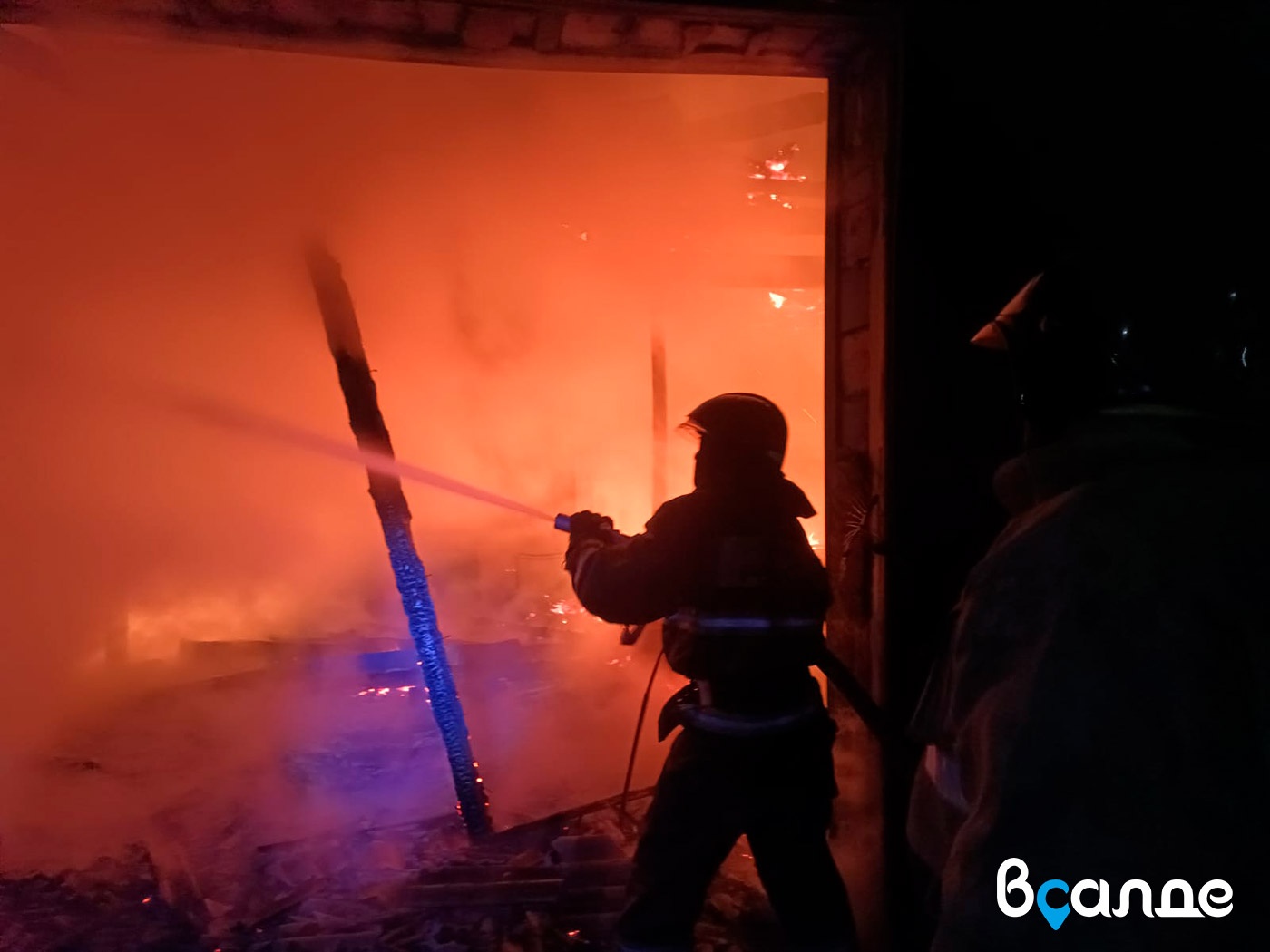 Пожарные спасли салдинца при пожаре в частном доме Пожарные спасли салдинца при пожаре в частном доме