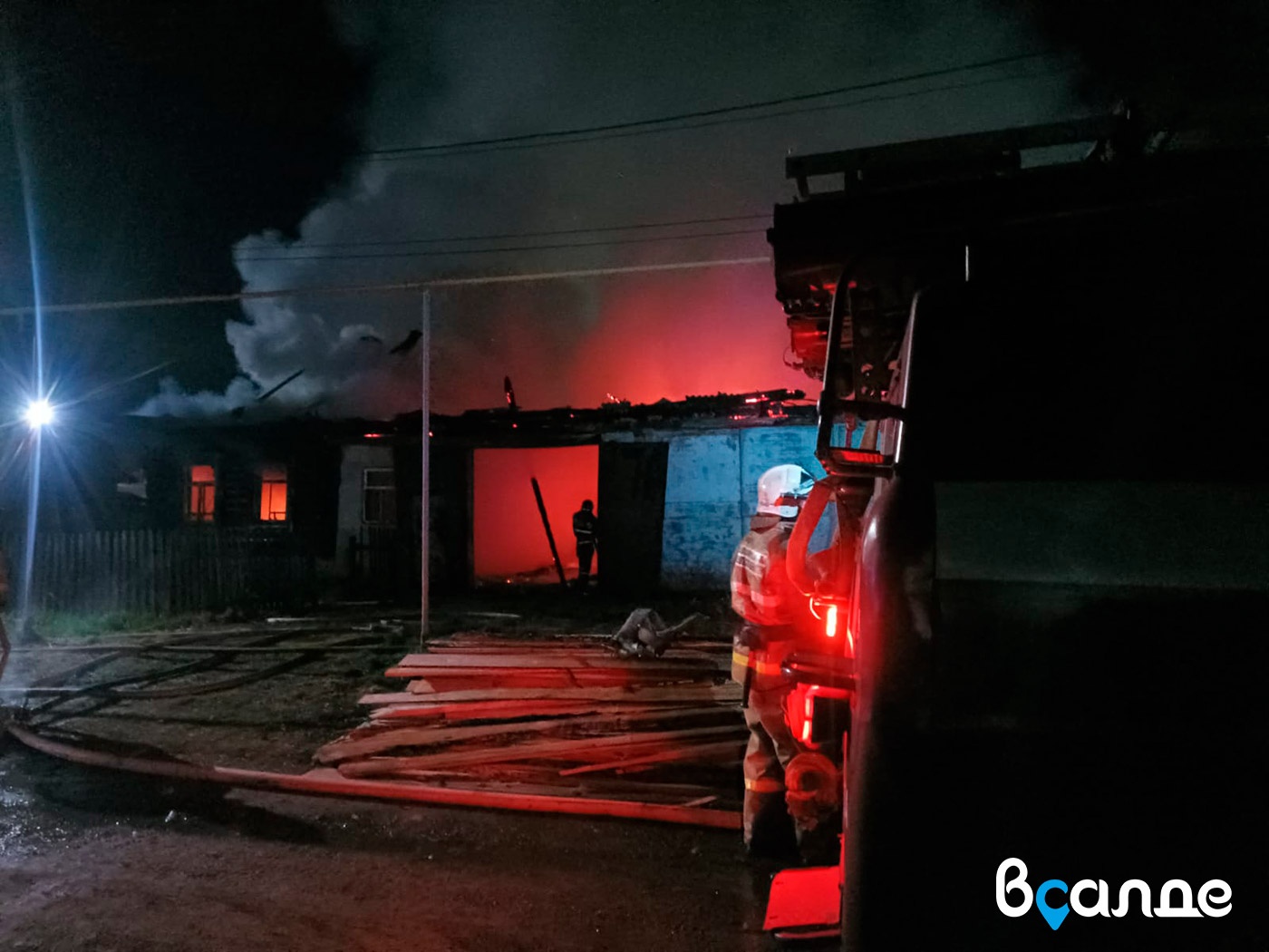 Пожарные спасли салдинца при пожаре в частном доме Пожарные спасли салдинца при пожаре в частном доме