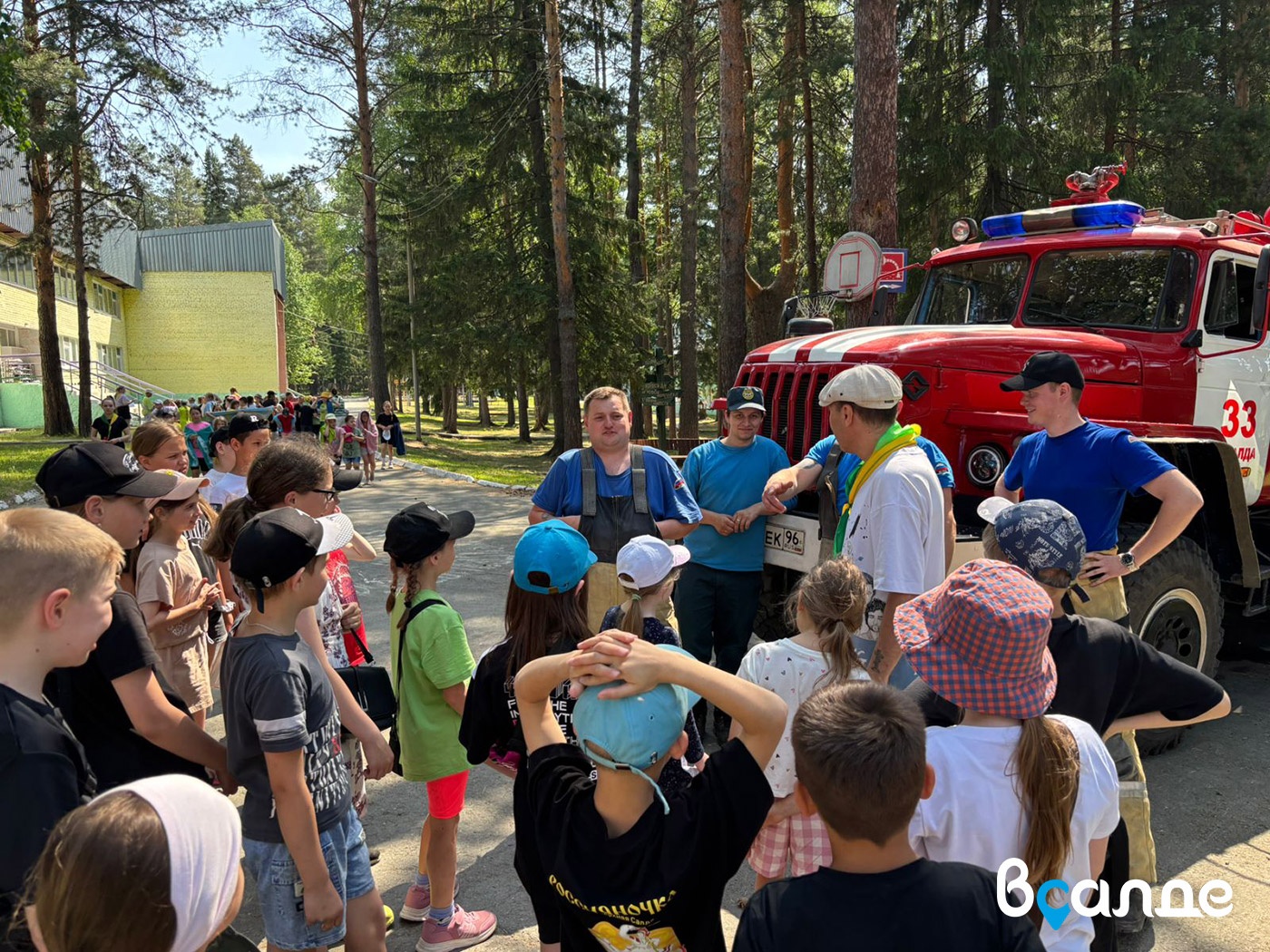 Салдинские пожарные посетили детский лагерь «Лесная сказка» Салдинские пожарные посетили детский лагерь «Лесная сказка»