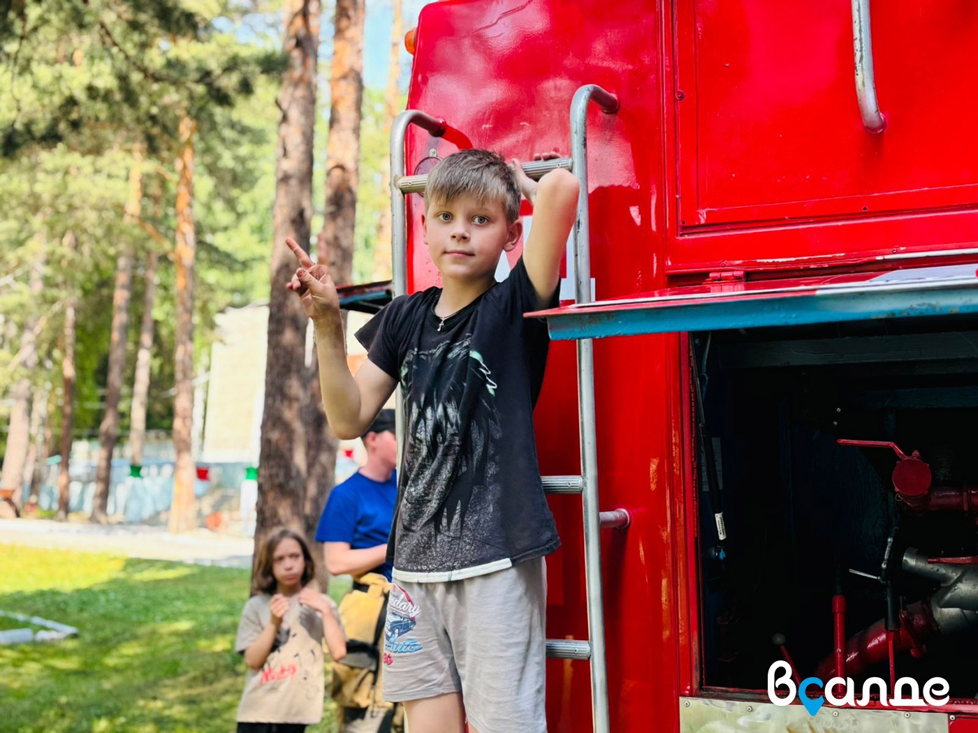 Салдинские пожарные посетили детский лагерь «Лесная сказка» Салдинские пожарные посетили детский лагерь «Лесная сказка»
