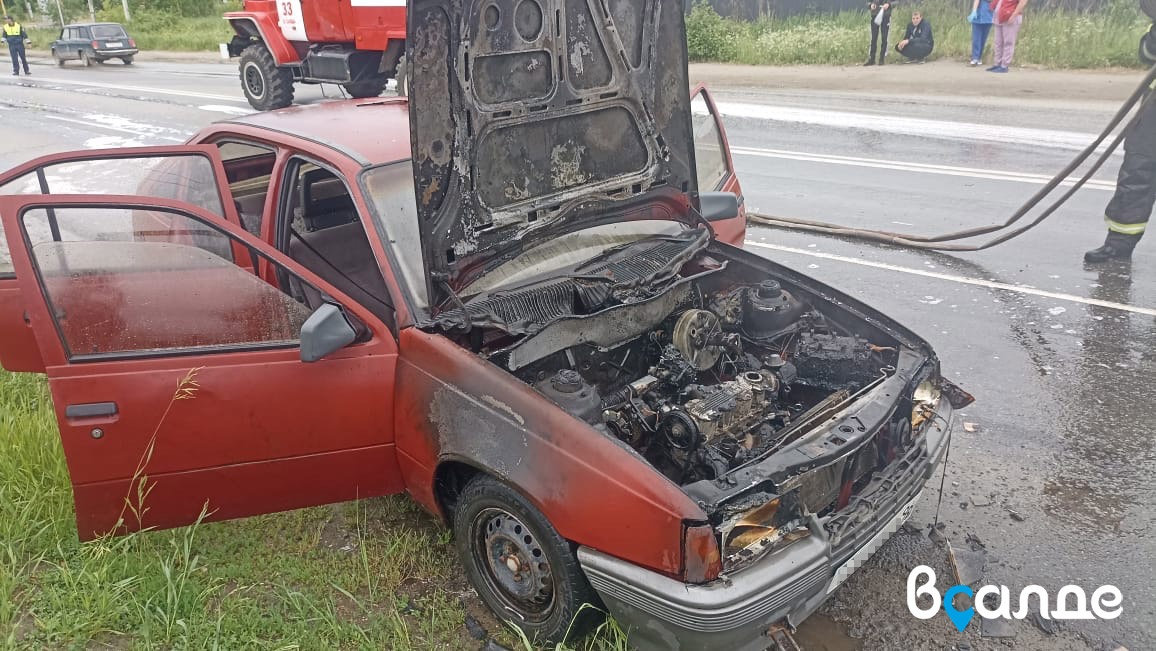 «Опель» вспыхнул на Парковой «Опель» вспыхнул на Парковой