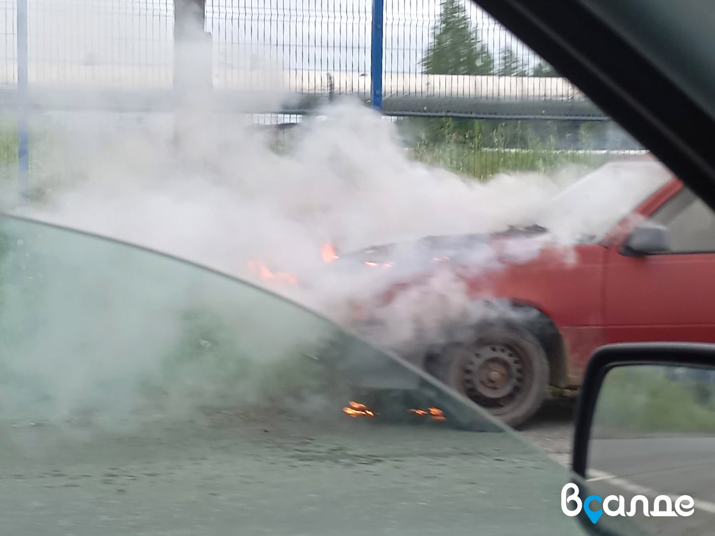 «Опель» вспыхнул на Парковой «Опель» вспыхнул на Парковой