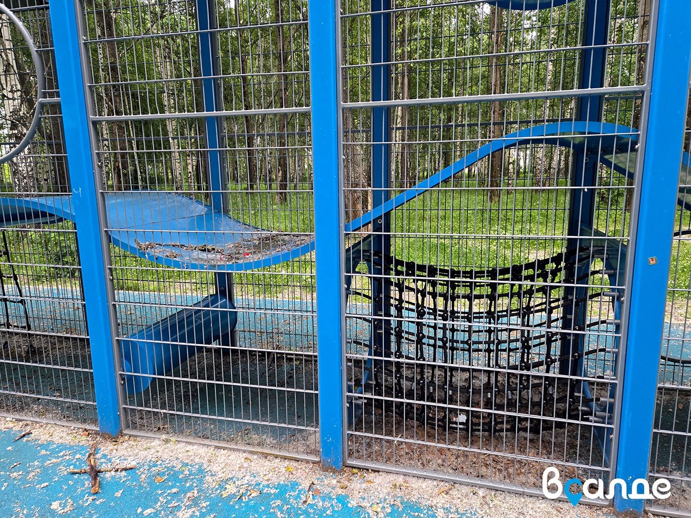 Благоустроили и забросили. В Верхней Салде перестали ухаживать за парком Базанова Благоустроили и забросили. В Верхней Салде перестали ухаживать за парком Базанова