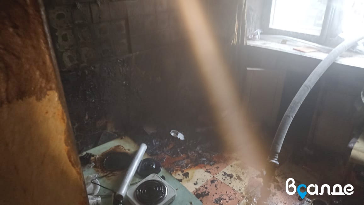 Житель Верхней Салды снова устроил пожар в своей квартире Житель Верхней Салды снова устроил пожар в своей квартире
