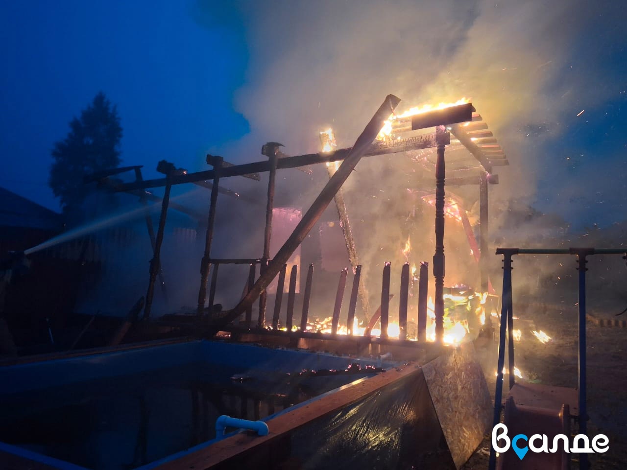Частная баня сгорела в Салде Частная баня сгорела в Салде