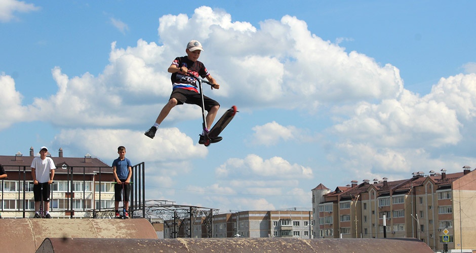 Соревнования по трюковому самокату «Kick Scooter» прошли в Верхней Салде Соревнования по трюковому самокату «Kick Scooter» прошли в Верхней Салде