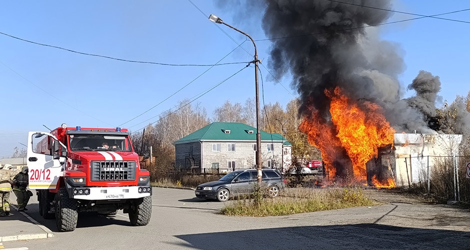 Ларёк с шаурмой сгорел в Нижней Салде Ларёк с шаурмой сгорел в Нижней Салде