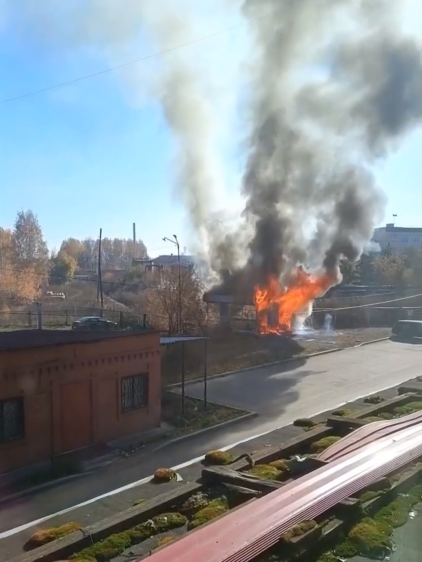 Ларёк с шаурмой сгорел в Нижней Салде Ларёк с шаурмой сгорел в Нижней Салде