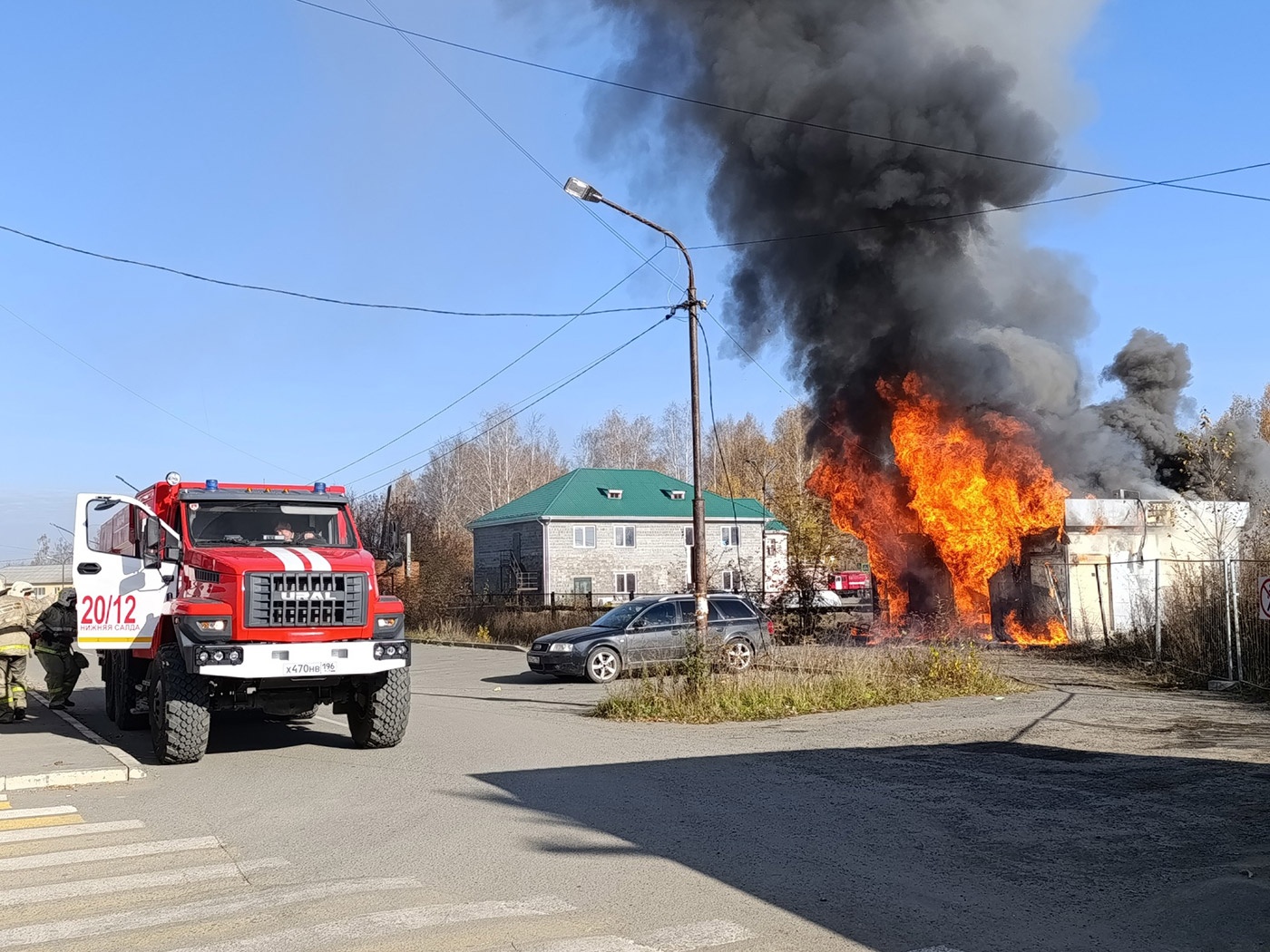 Ларёк с шаурмой сгорел в Нижней Салде Ларёк с шаурмой сгорел в Нижней Салде