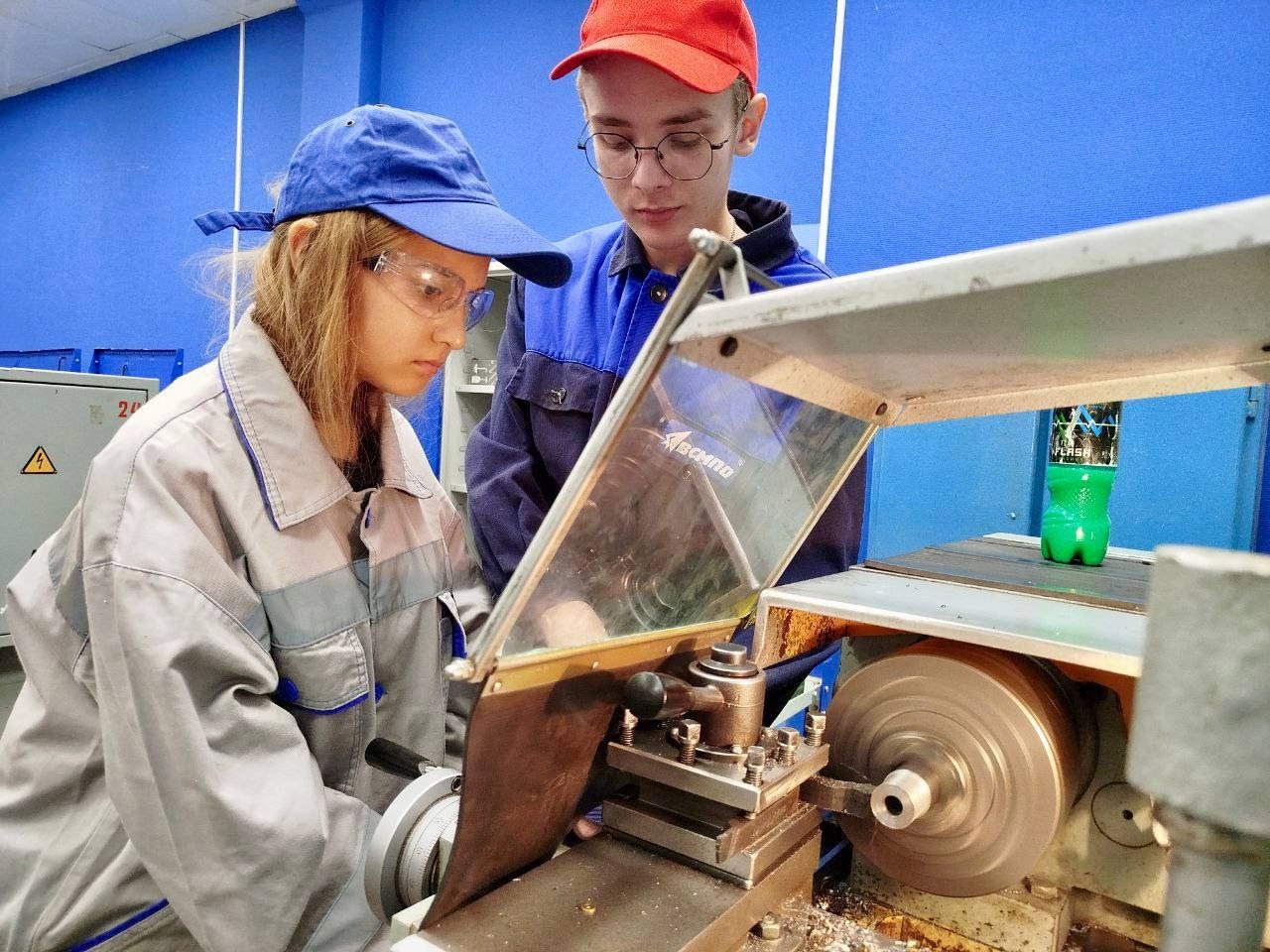 Юным салдинцам предлагают строить карьеру на Урале Юным салдинцам предлагают строить карьеру на Урале
