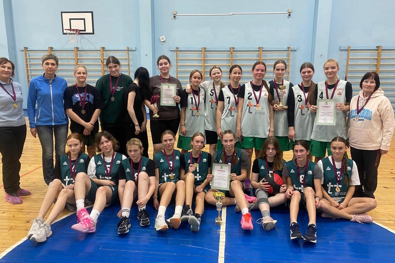 Лучшие баскетболисты Верхней Салды: юноши — школа № 1, девушки — школа № 14 Лучшие баскетболисты Верхней Салды: юноши — школа № 1, девушки — школа № 14