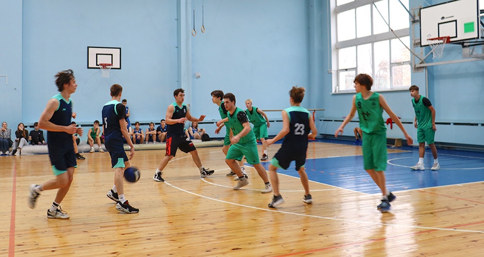 Лучшие баскетболисты Верхней Салды: юноши — школа № 1, девушки — школа № 14 Лучшие баскетболисты Верхней Салды: юноши — школа № 1, девушки — школа № 14