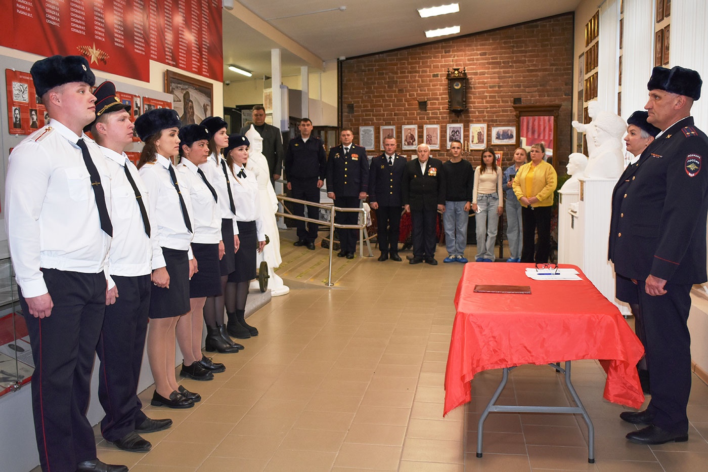 В Салде состоялась церемония принятия присяги молодыми полицейскими В Салде состоялась церемония принятия присяги молодыми полицейскими