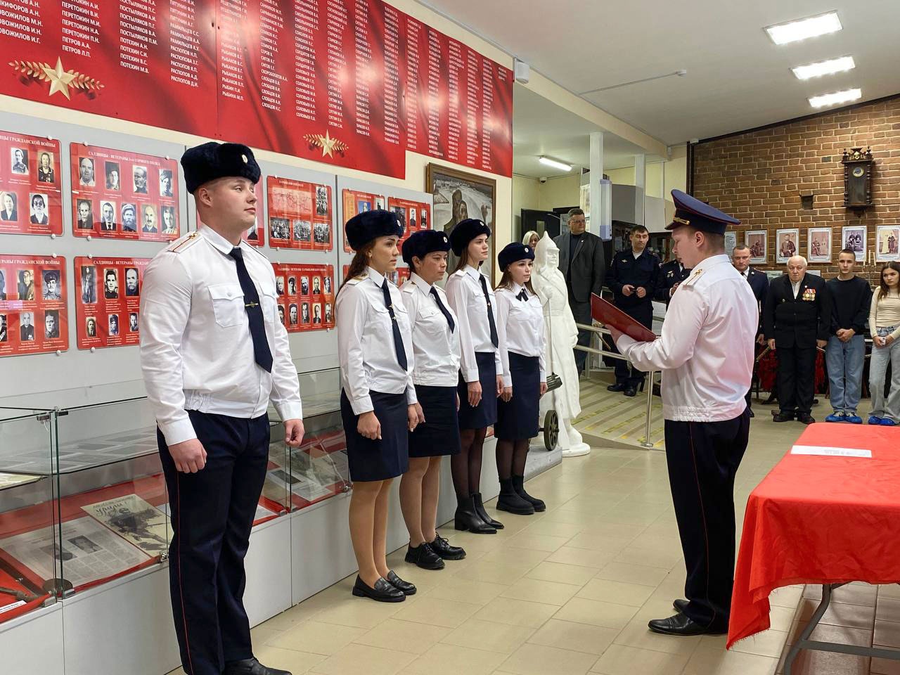 В Салде состоялась церемония принятия присяги молодыми полицейскими В Салде состоялась церемония принятия присяги молодыми полицейскими