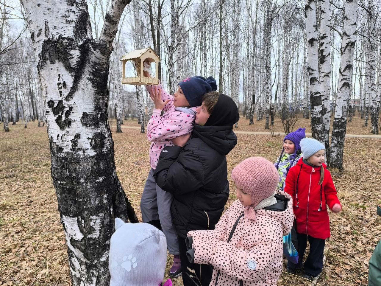 Салдинские школьники позаботились о пернатых друзьях Салдинские школьники позаботились о пернатых друзьях