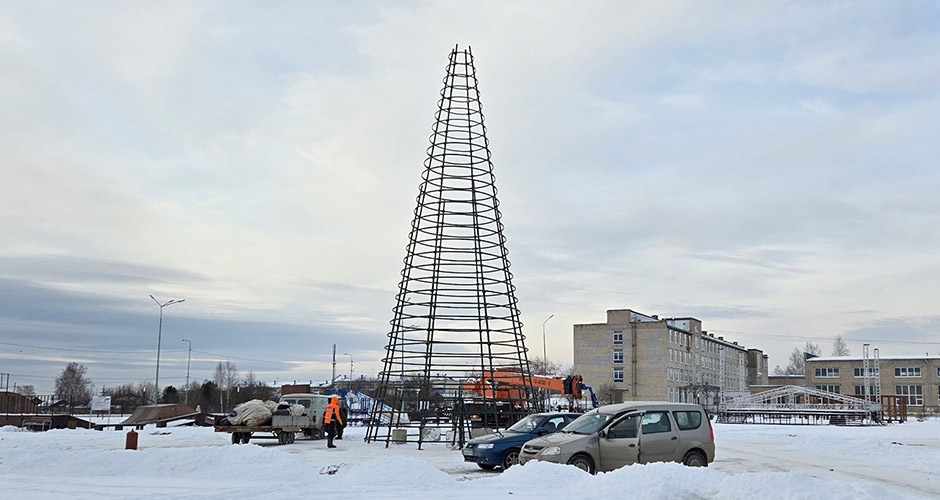 В Верхней Салде начали строить новогодний городок в парке Тетюхина В Верхней Салде начали строить новогодний городок в парке Тетюхина