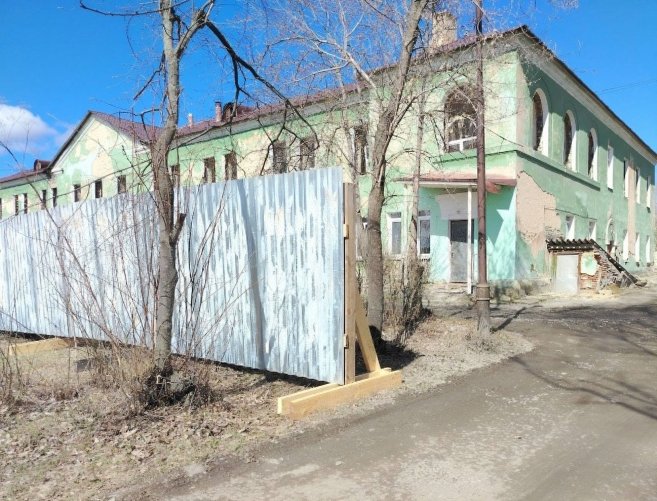 В Верхней Салде снесут старое здание на территории больничного городка В Верхней Салде снесут старое здание на территории больничного городка