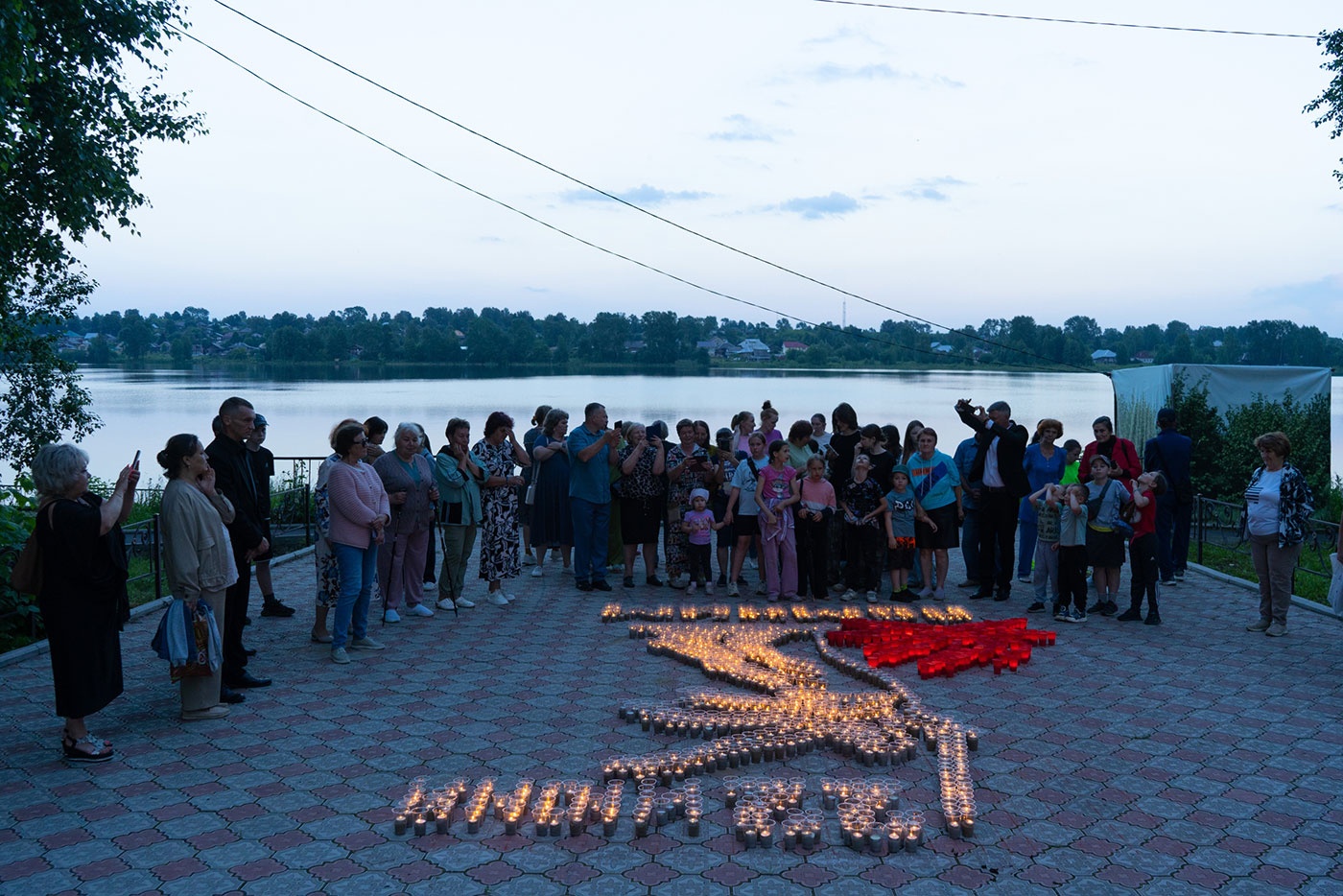 Родина-мать из тысячи свечей появилась в Салде Родина-мать из тысячи свечей появилась в Салде