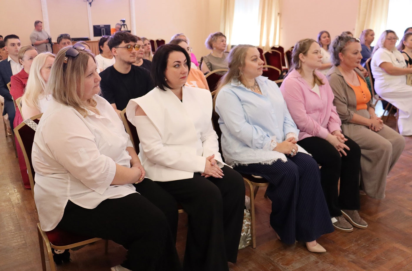 Глава Верхней Салды поздравил работников торговли с профессиональным праздником Глава Верхней Салды поздравил работников торговли с профессиональным праздником