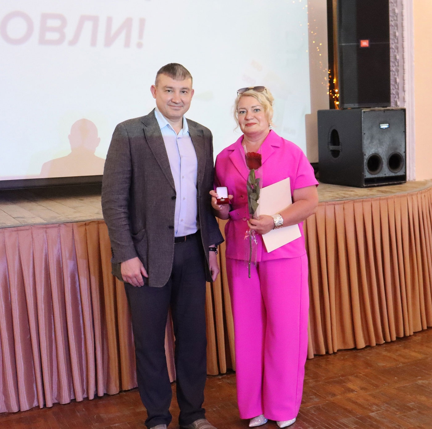 Глава Верхней Салды поздравил работников торговли с профессиональным праздником Глава Верхней Салды поздравил работников торговли с профессиональным праздником