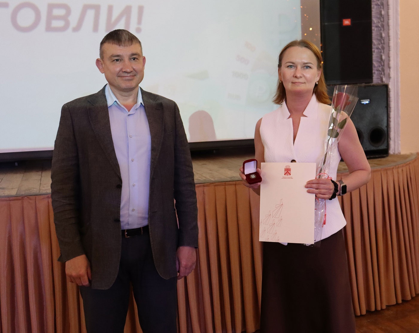 Глава Верхней Салды поздравил работников торговли с профессиональным праздником Глава Верхней Салды поздравил работников торговли с профессиональным праздником